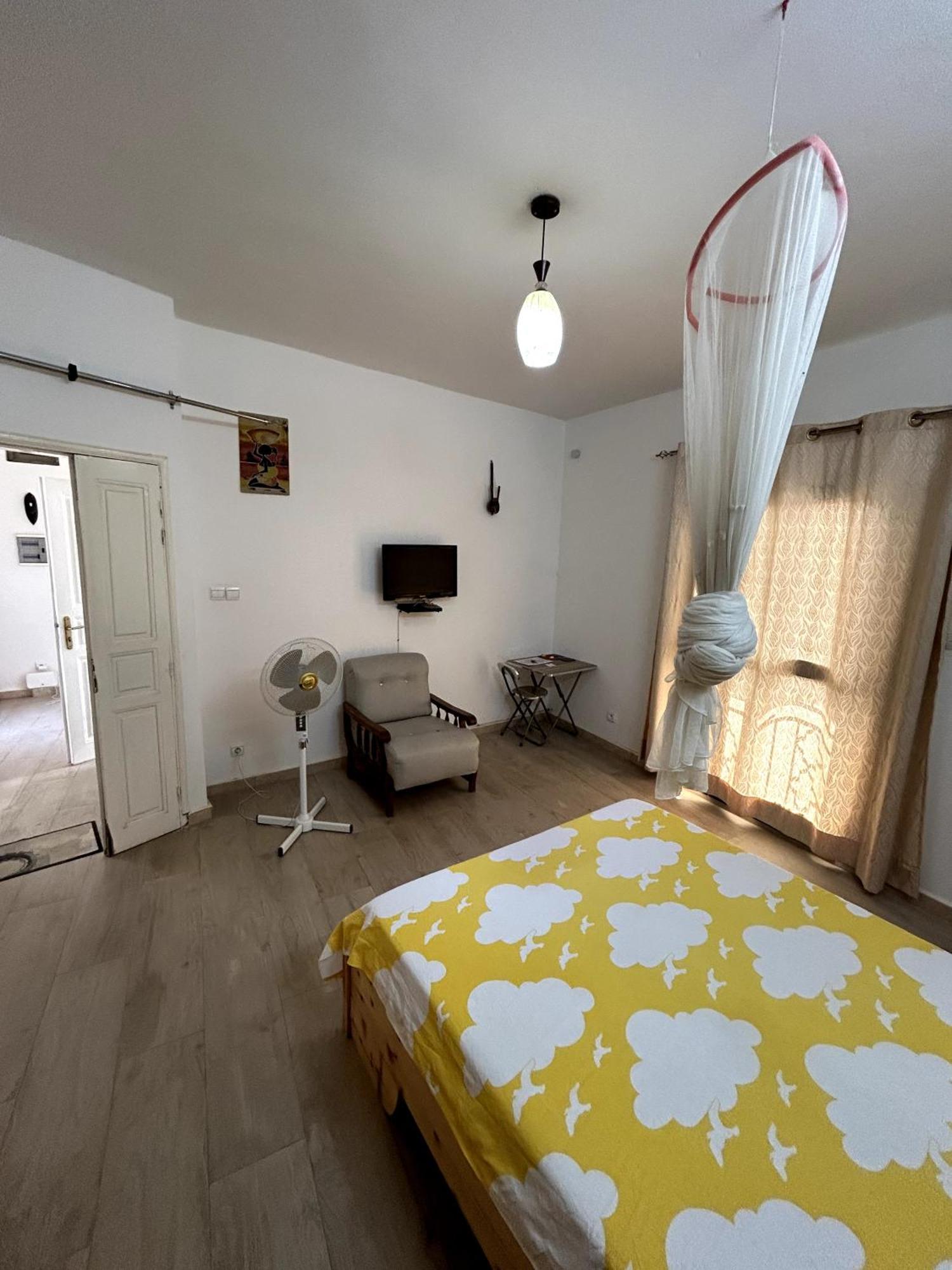 Chambre Spacieuse Avec Balcon - Salle De Bain Exterieure Privee & Breakfast Saint-Louis Exteriér fotografie